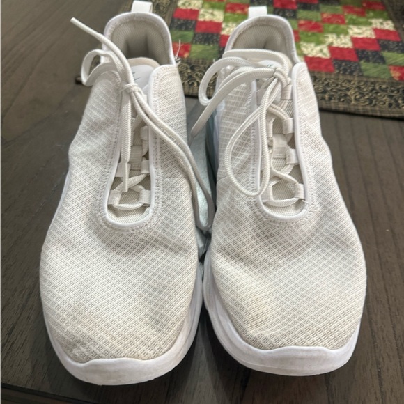 Nike Air Max 270 - size 10.5 - Picture 3 of 4